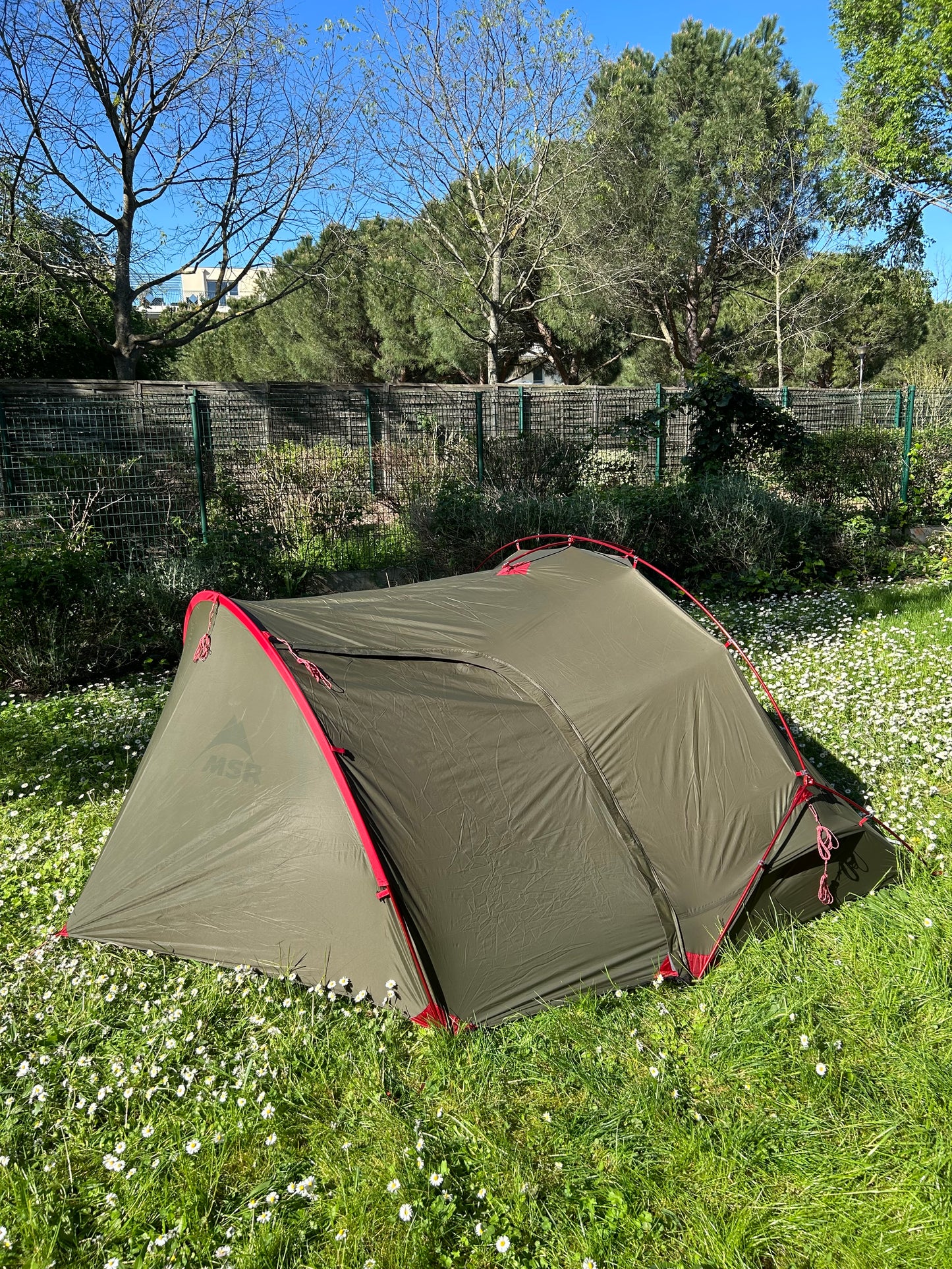 Location tente MSR HUBBA Tour 1 personne . Tarifs: 30 euros / week-end et 50 euros la semaine.