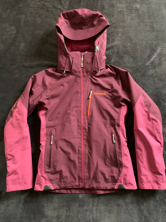 Blouson de ski gore tex patagonia d’occasion pour femmes. Taille XS