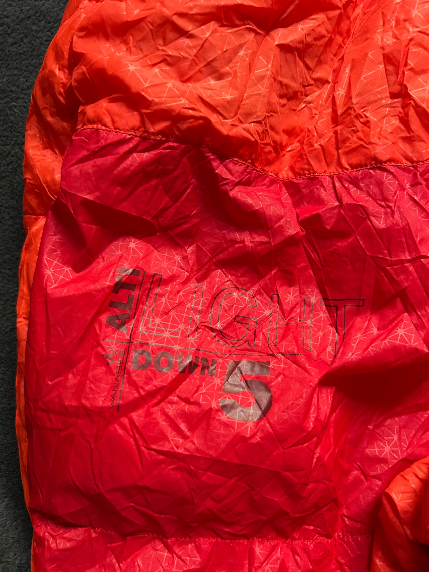 Location sac de couchage 5 degrés wanabee en plume et ouate. 15 euros / week-end et 20 euros la semaine.