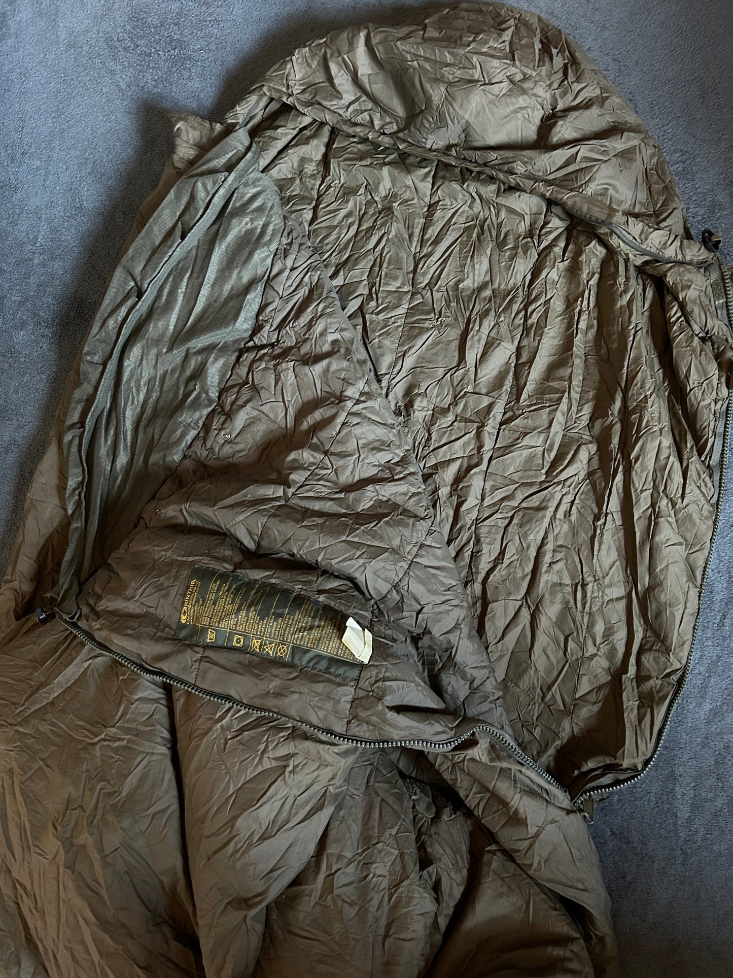 Sac de couchage Carinthia tropen 200 d’occasion. 1300 grammes