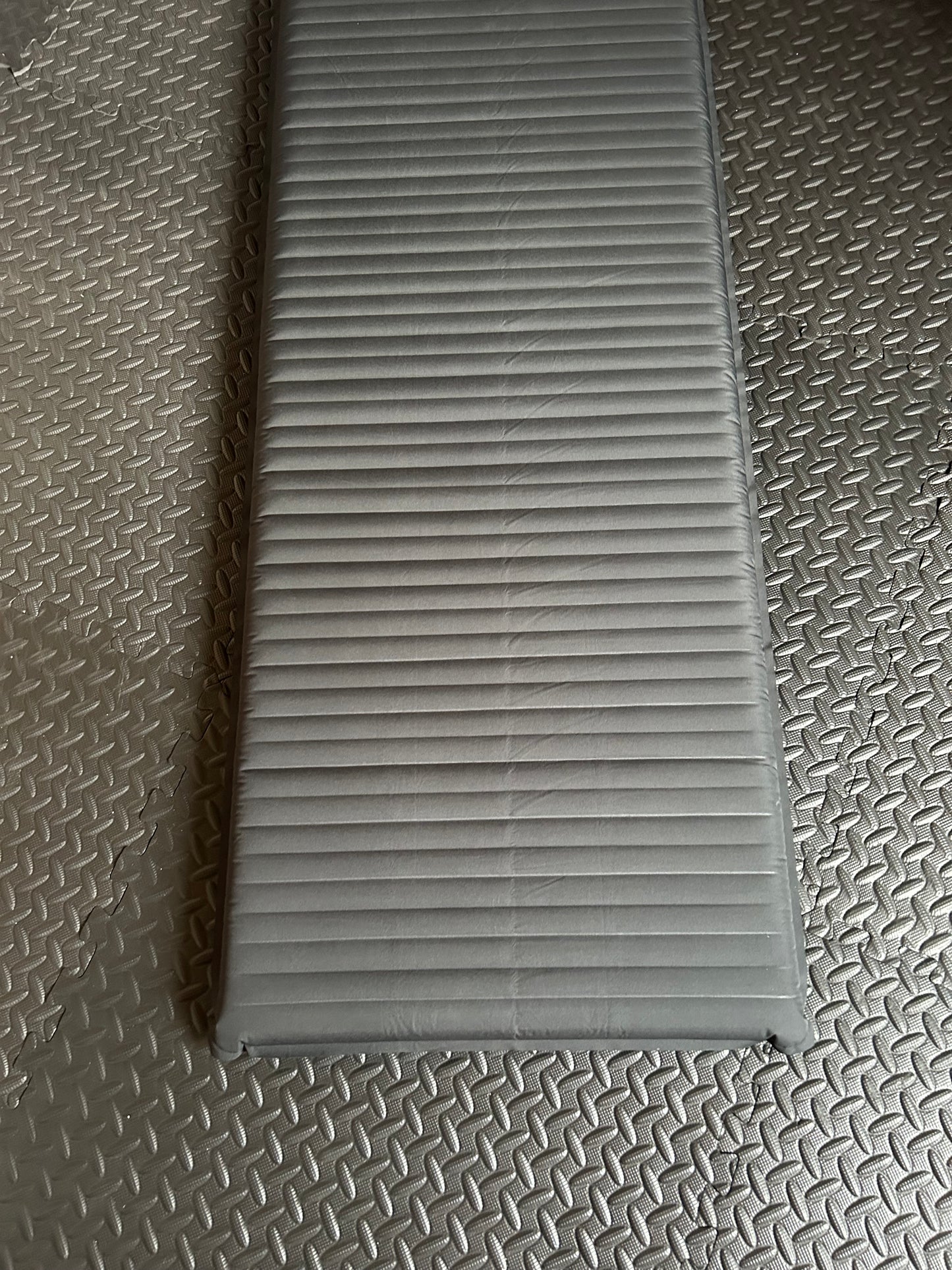 Matelas gonflable Thermarest  d’occasion modèle venture a réparer. 560 grammes.