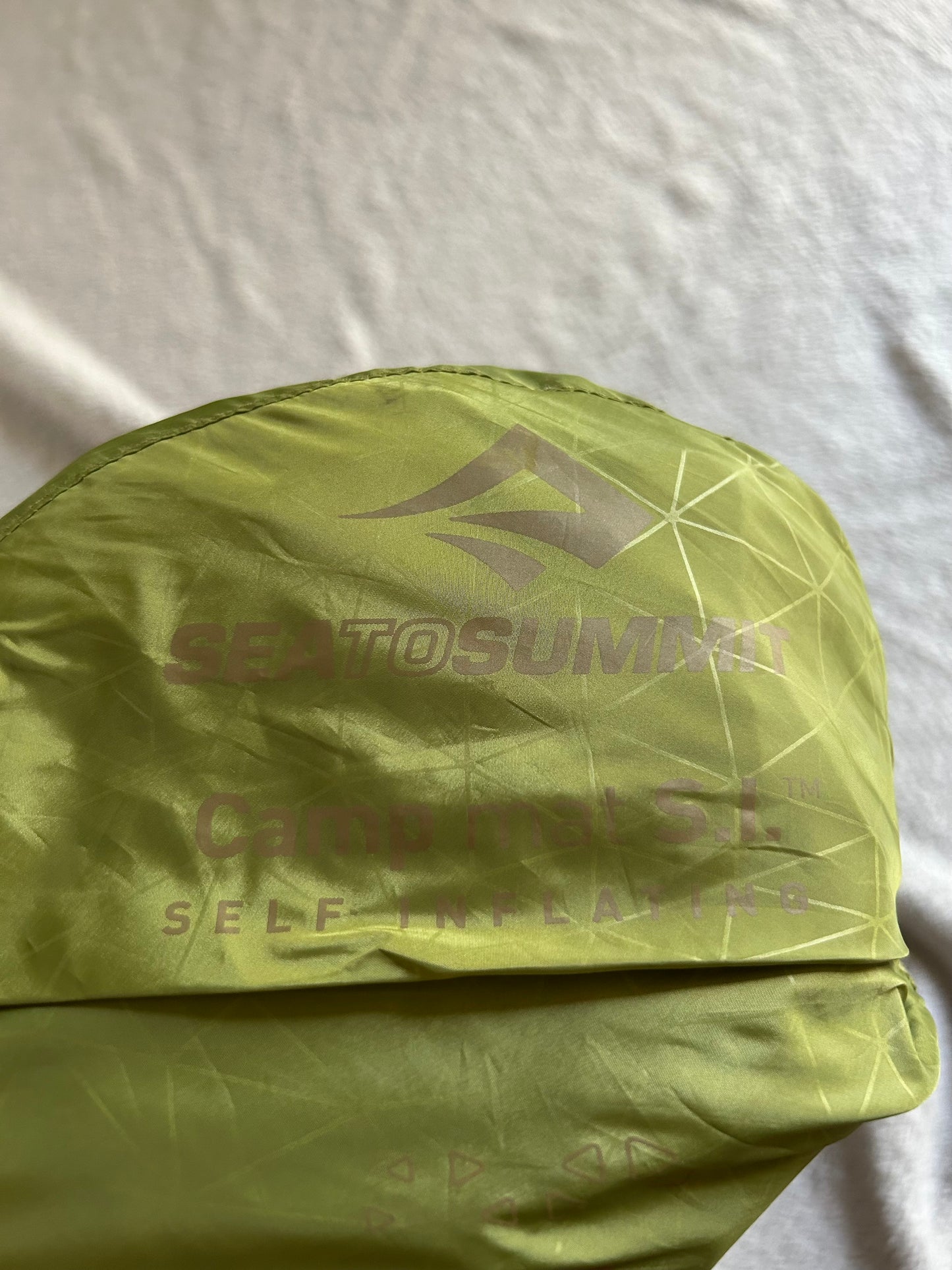 Location matelas gonflable Sea to summit camp mat S.I large. 1180 grammes. R-Value 4,2. ( 15 euros / week-end).