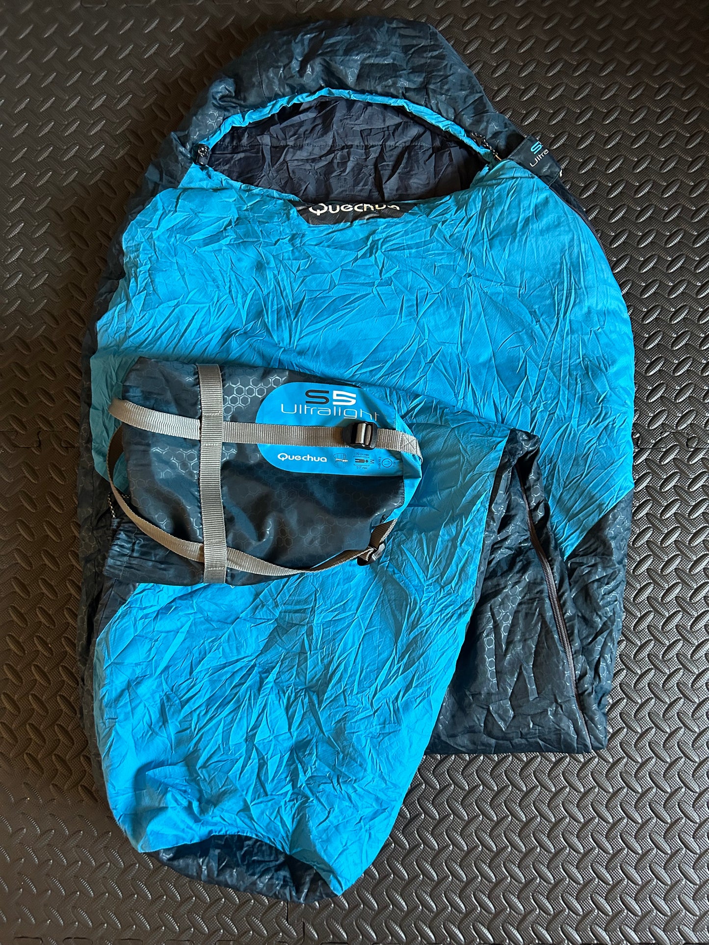 Sac de couchage quechua 5 degrés d’occasion. Taille M