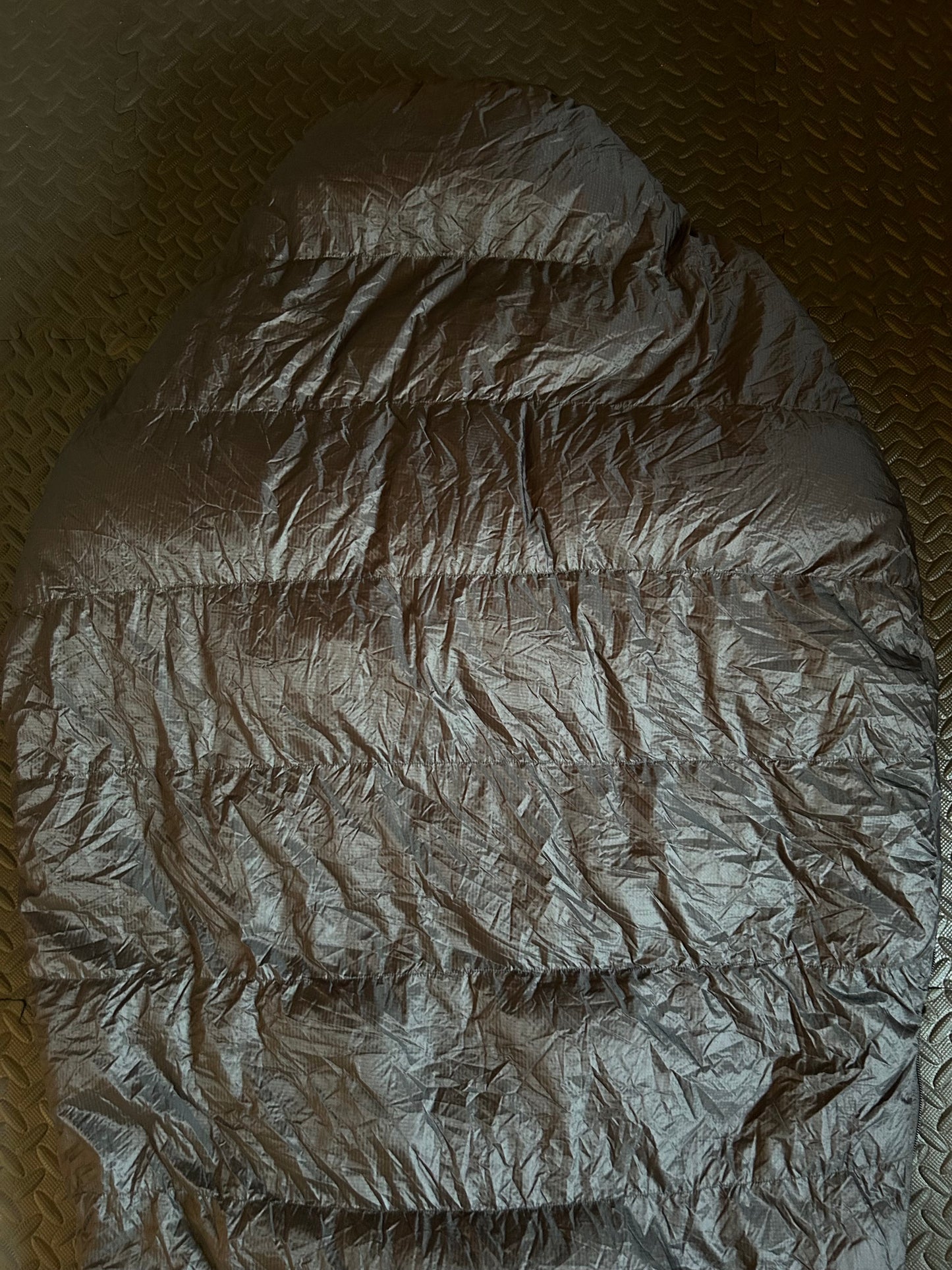 Sac de couchage Millet en plumes d’occasion.