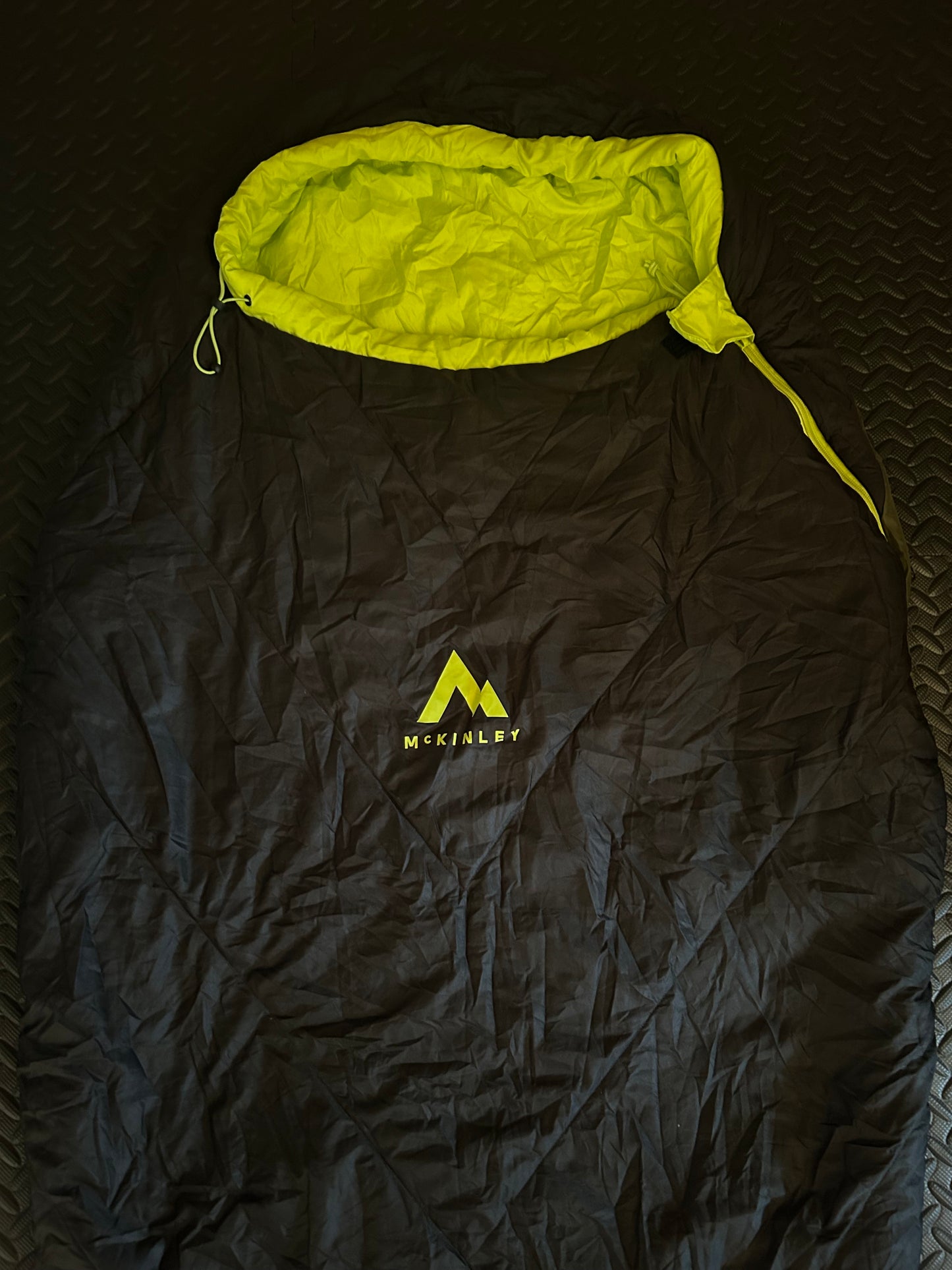 Sac de couchage Mc kinley 0 degrés d’occasion. 1290 grammes .