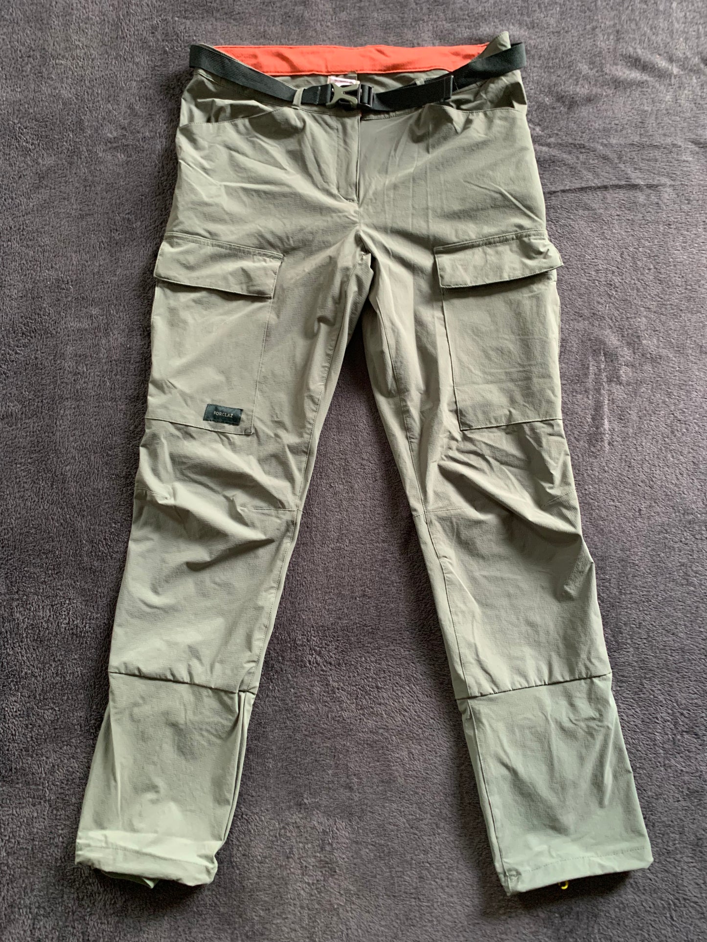 Pantalon de randonnée forclaz d’occasion pour femmes. Taille M/L