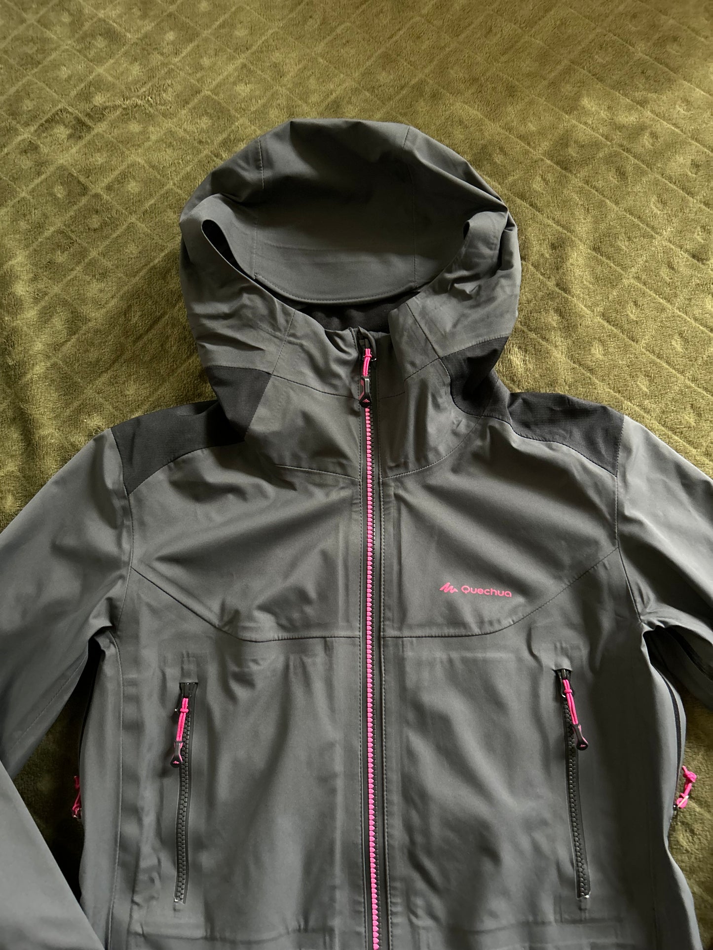 Veste imperméable quechua MH900 d’occasion pour femmes. Taille S