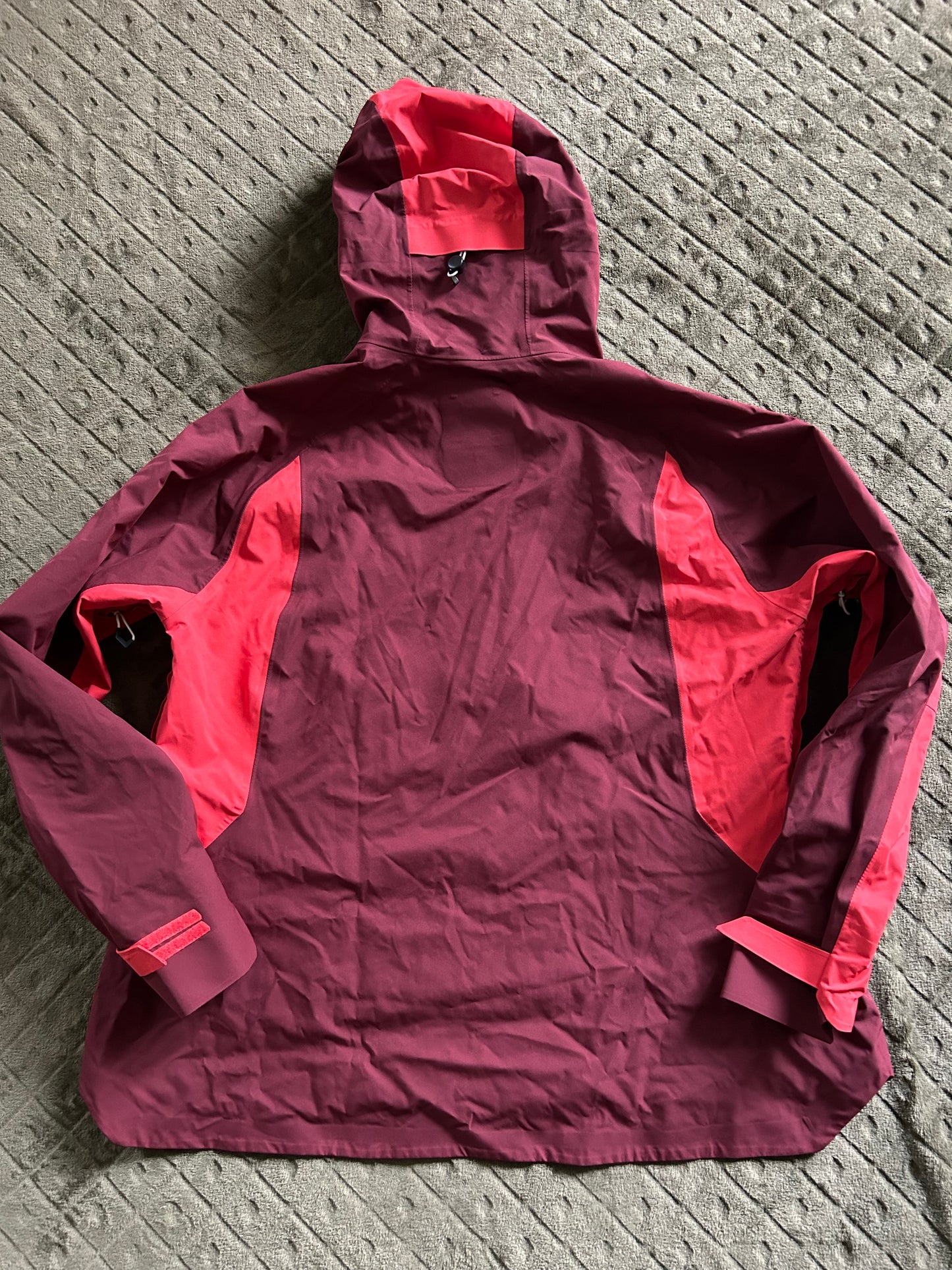 Veste imperméable quechua MH500 d’occasion pour femme. Taille 2XL.