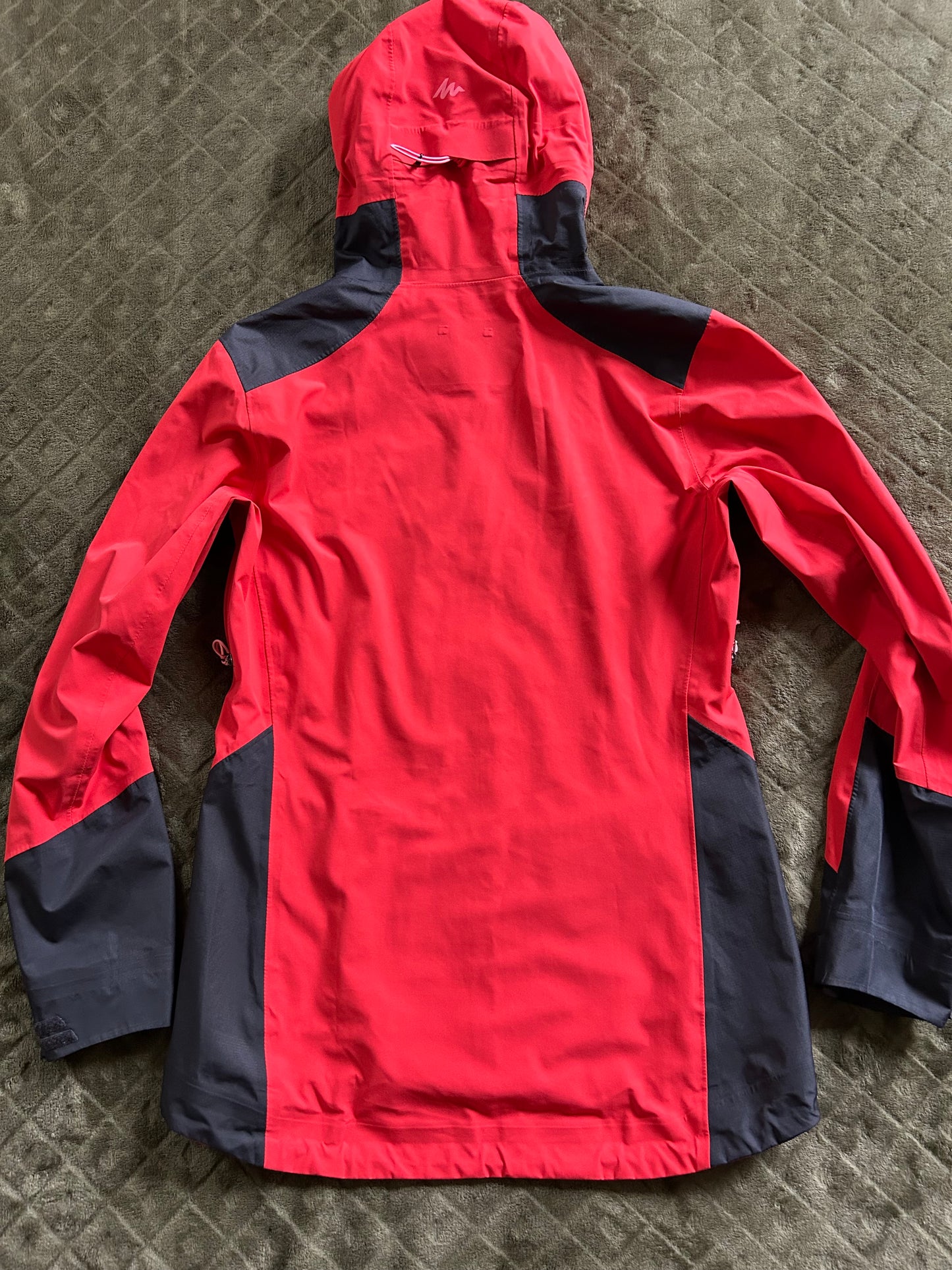 Veste imperméable quechua MH900 d’occasion pour femmes. Taille S