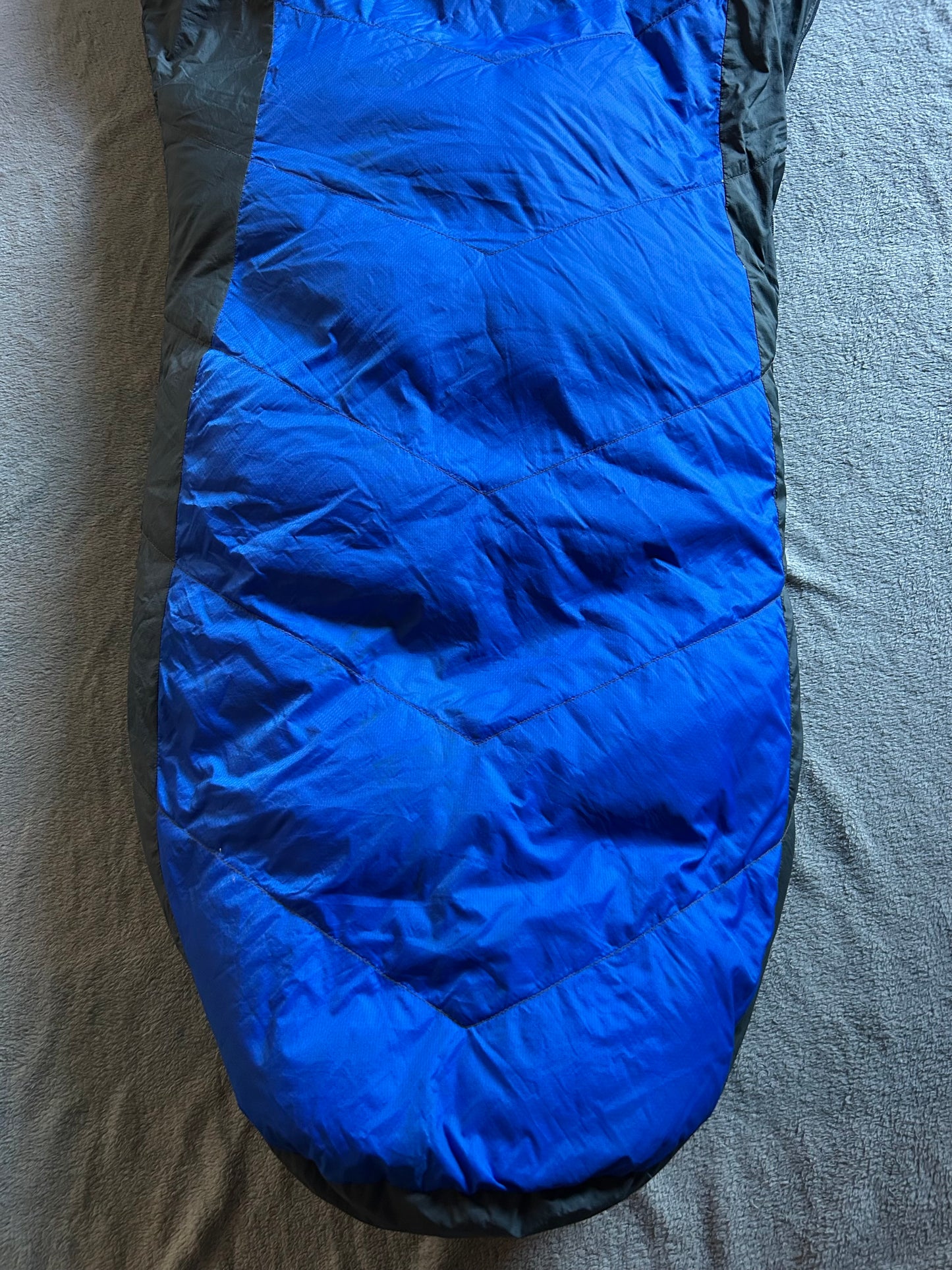 Location sac de couchage quechua en plumes -6 degrés. Taille L ( 20 euros / week-end ).