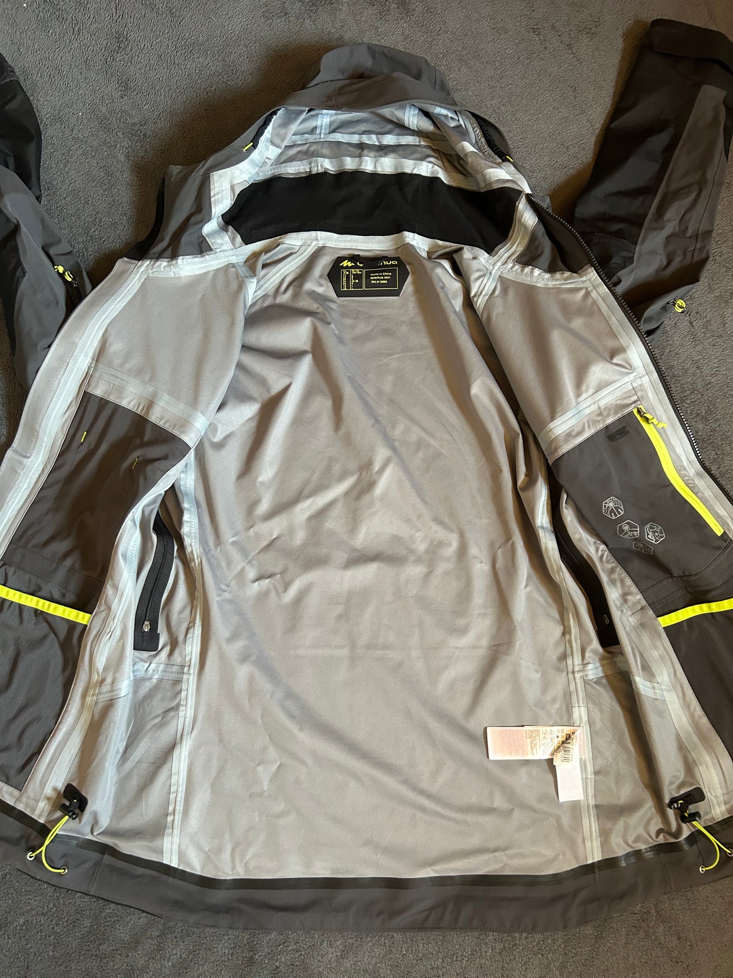 Veste imperméable quechua MH900 d’occasion pour hommes. Taille L