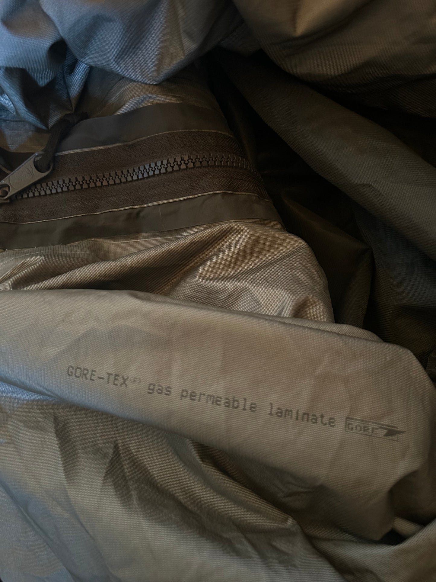 Sac de couchage Carinthia sleeping bag d’occasion en Gore tex.