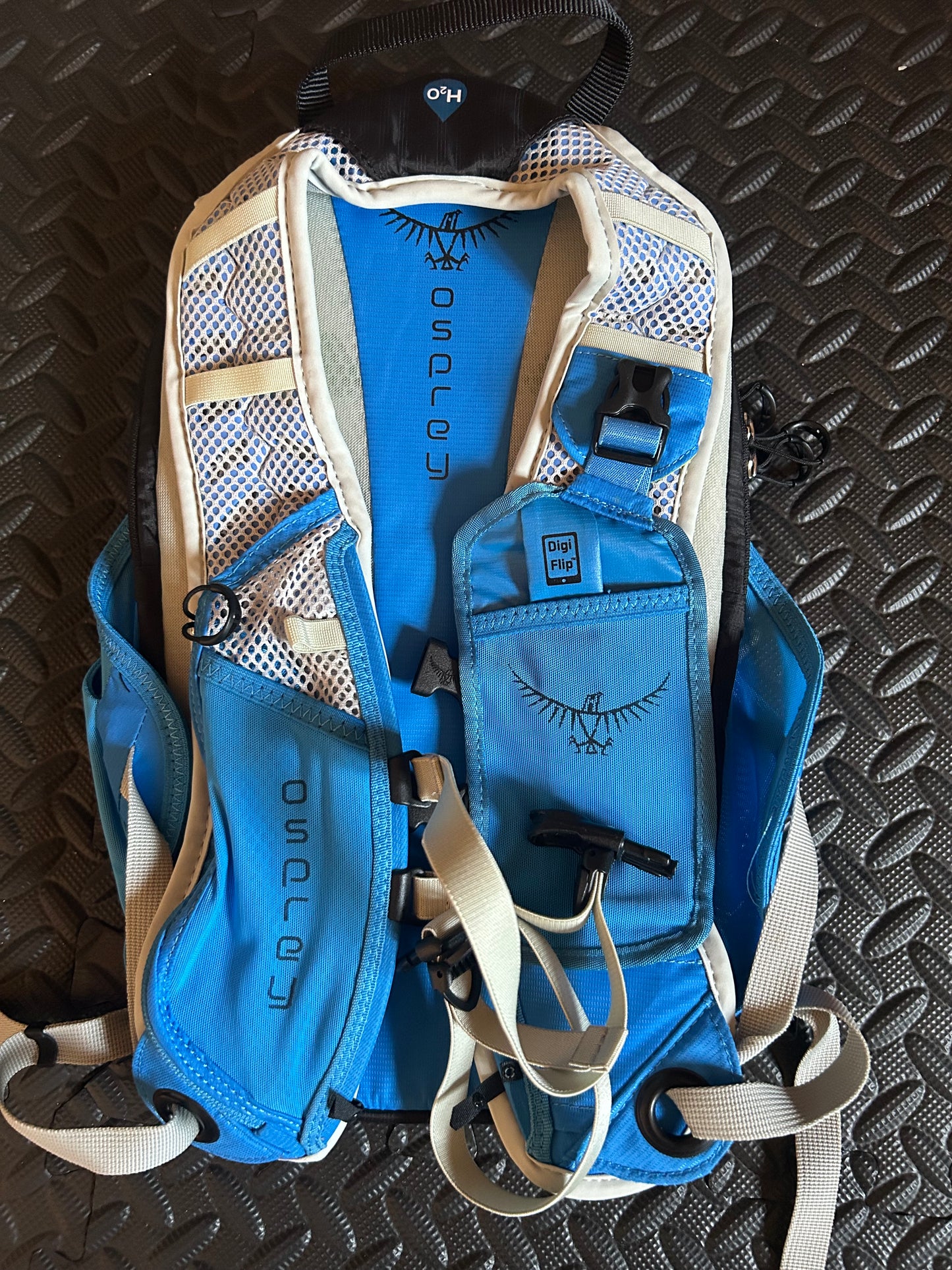 Sac à dos osprey d’occasion Rev 6 litres.