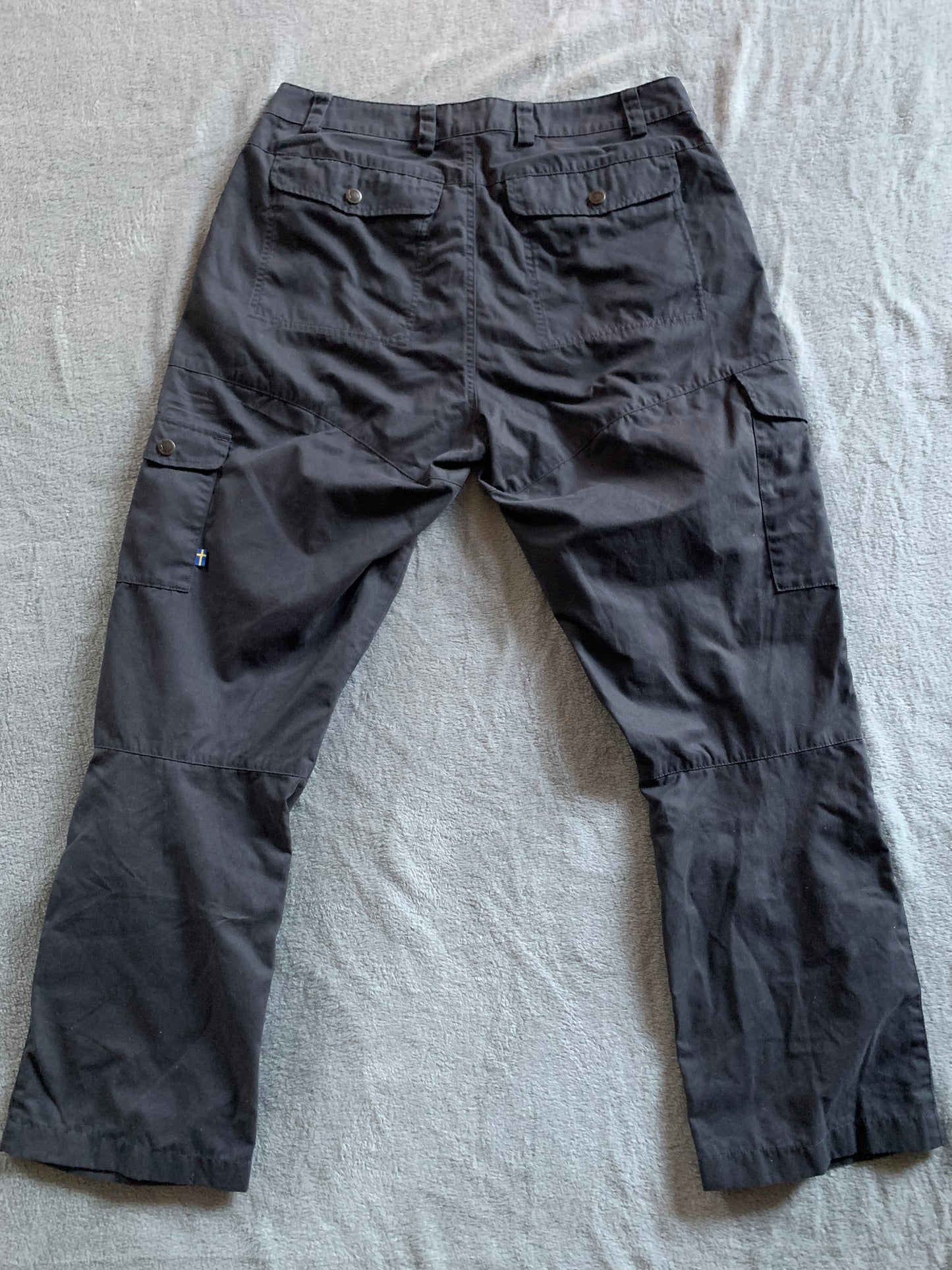 Pantalon de randonnée Fjallraven d’occasion pour femme. Taille L/XL.