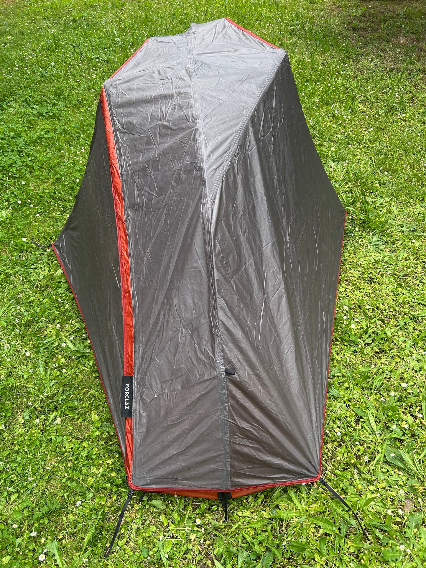 Location toile de tente de bivouac forclaz MT900 1 personne. 1300 grammes. ( 20 euros / week-end ).