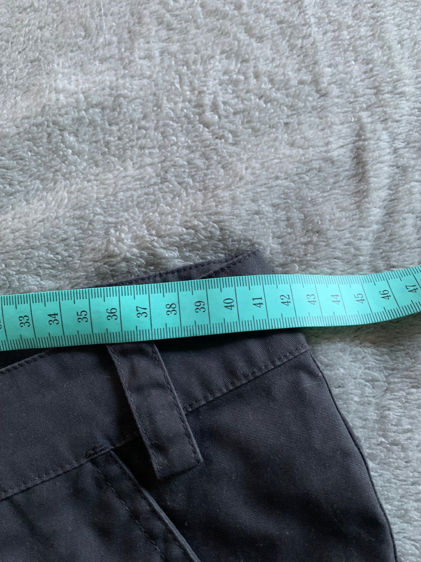 Pantalon de randonnée Fjallraven d’occasion pour femme. Taille L/XL.