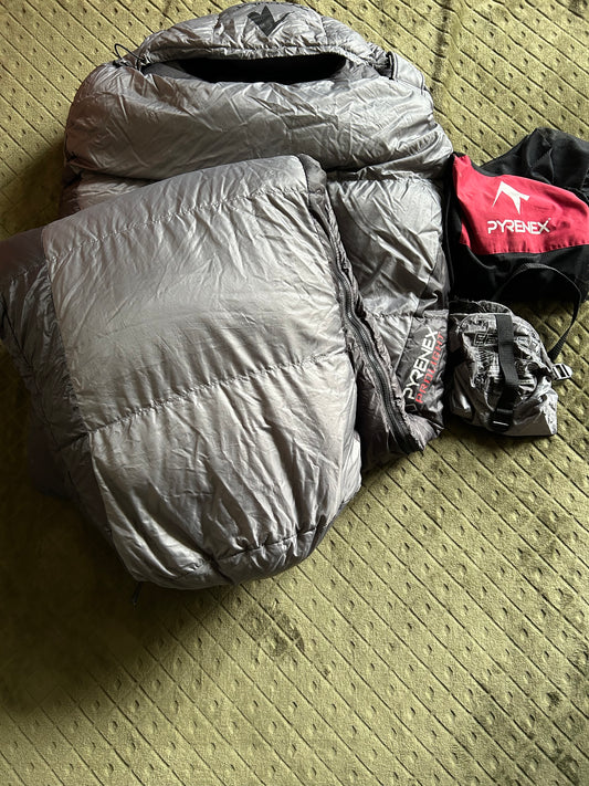 Sac de couchage Pyrenex Prolight 800 d’occasion en plumes.