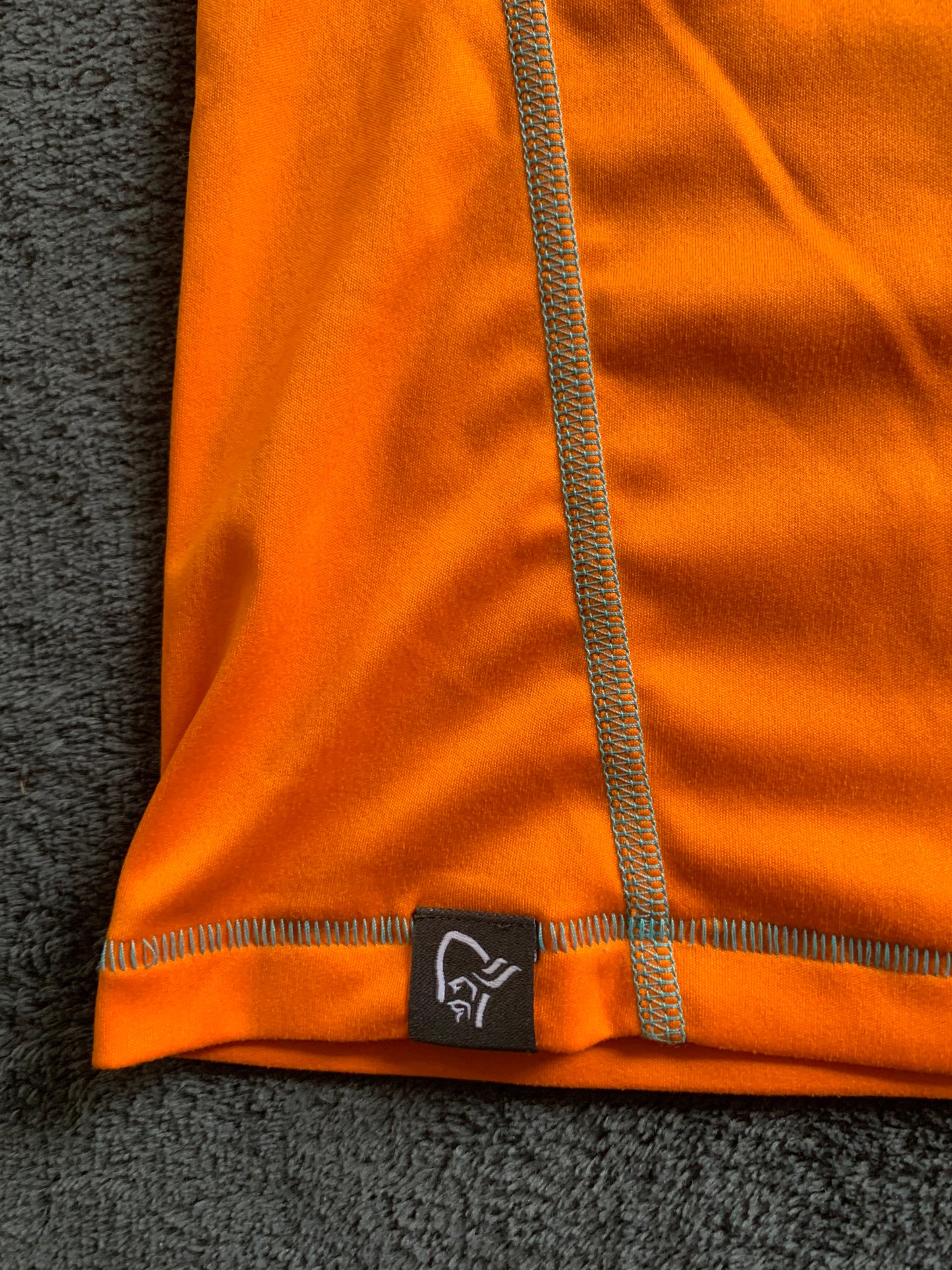 Tee shirt Norrona d’occasion pour femmes. Taille XS/S