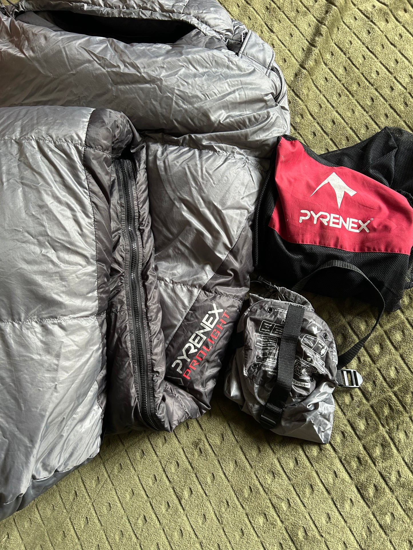 Sac de couchage Pyrenex Prolight 800 d’occasion en plumes.