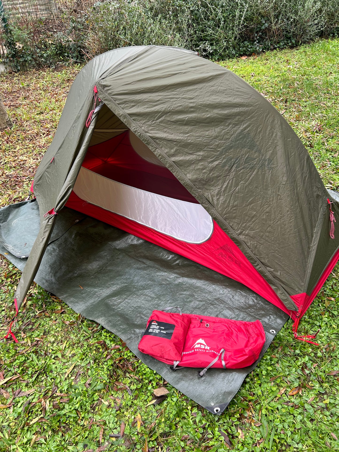 Location tente MSR HUBBA NX 1 personne. 1290 grammes. ( 35 euros / week-end ).