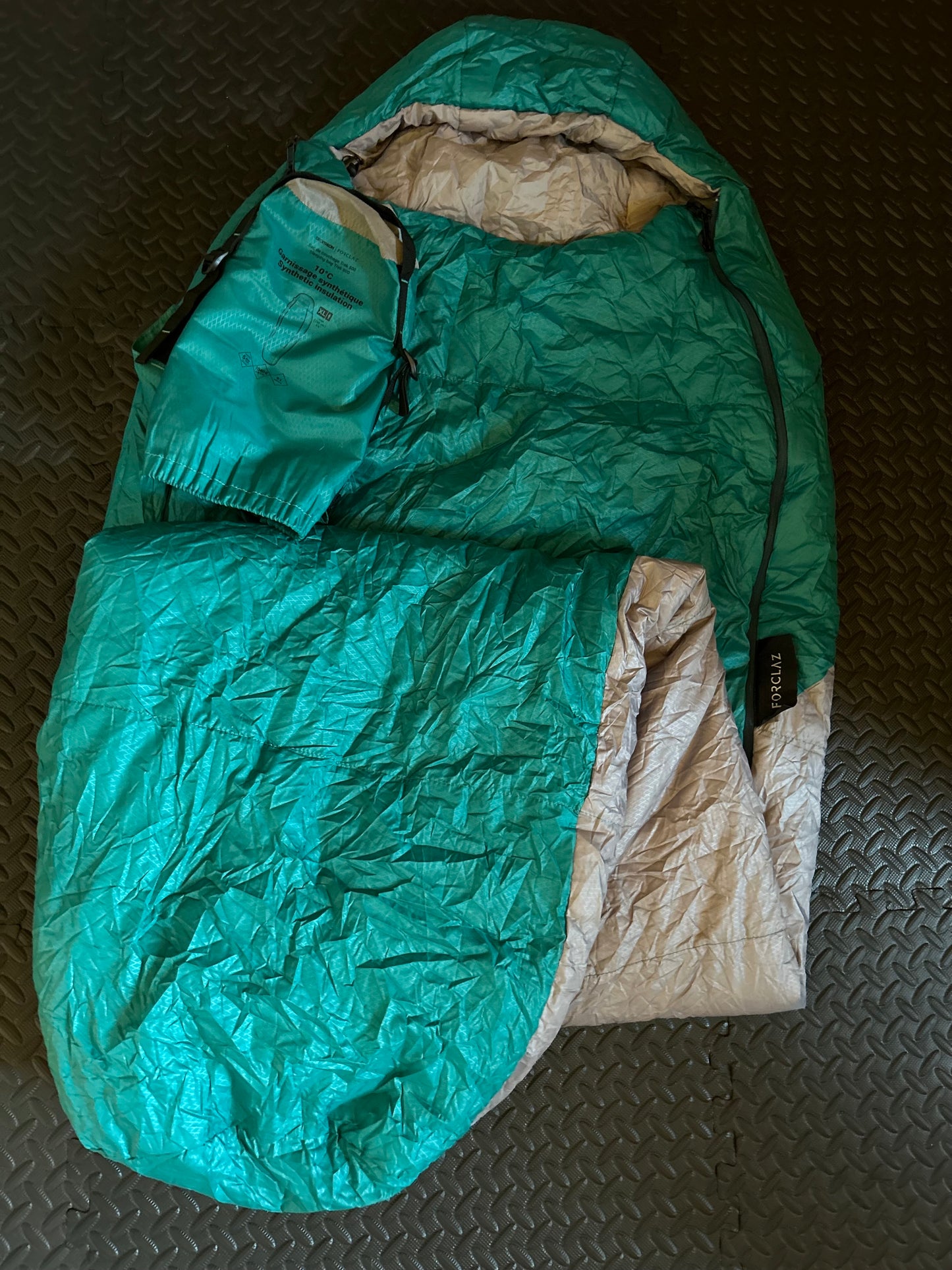 Sac de couchage forclaz d’occasion 10 degrés. Taille XL