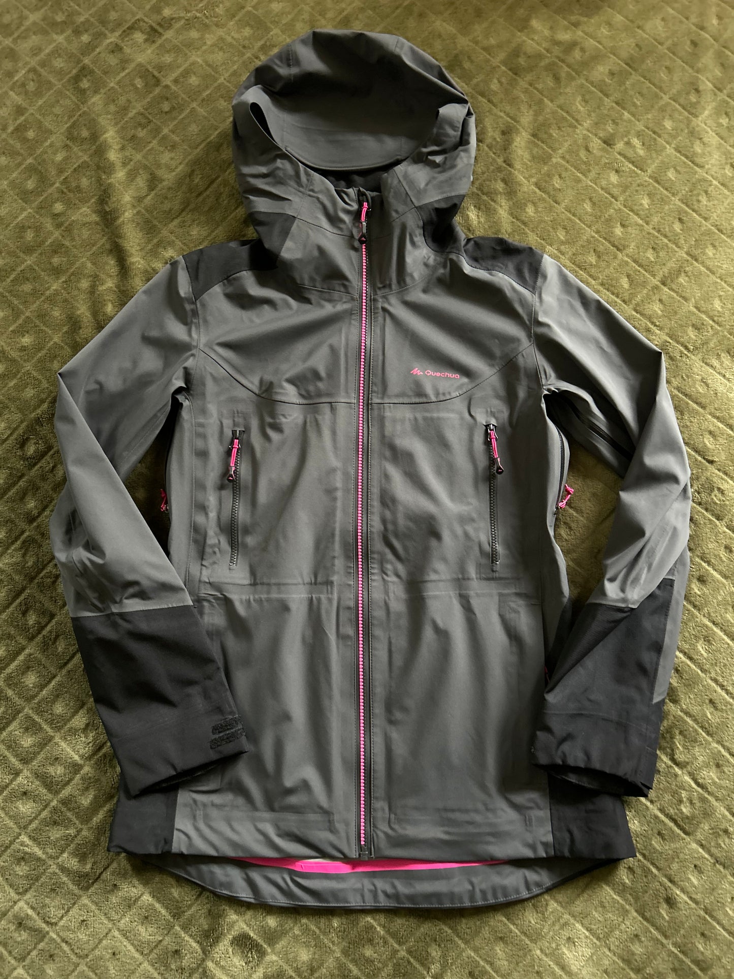 Veste imperméable quechua MH900 d’occasion pour femmes. Taille S