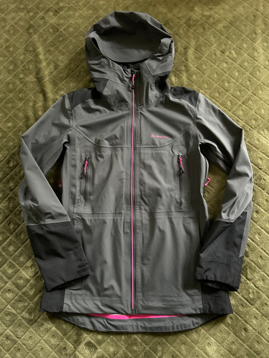 Veste imperméable quechua MH900 d’occasion pour femmes. Taille S