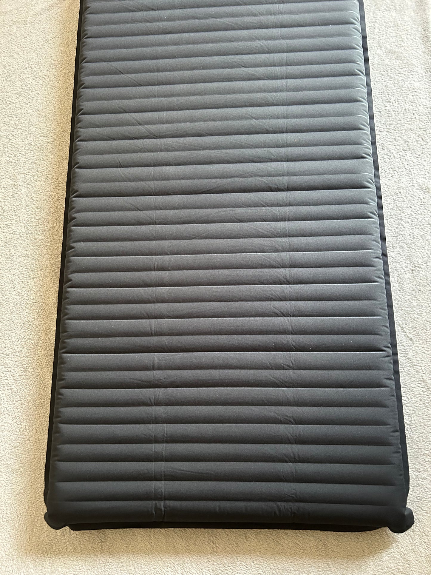 Location matelas gonflable Thermarest neoair Venture. R value 2,2. ( 15 euros / week-end ).