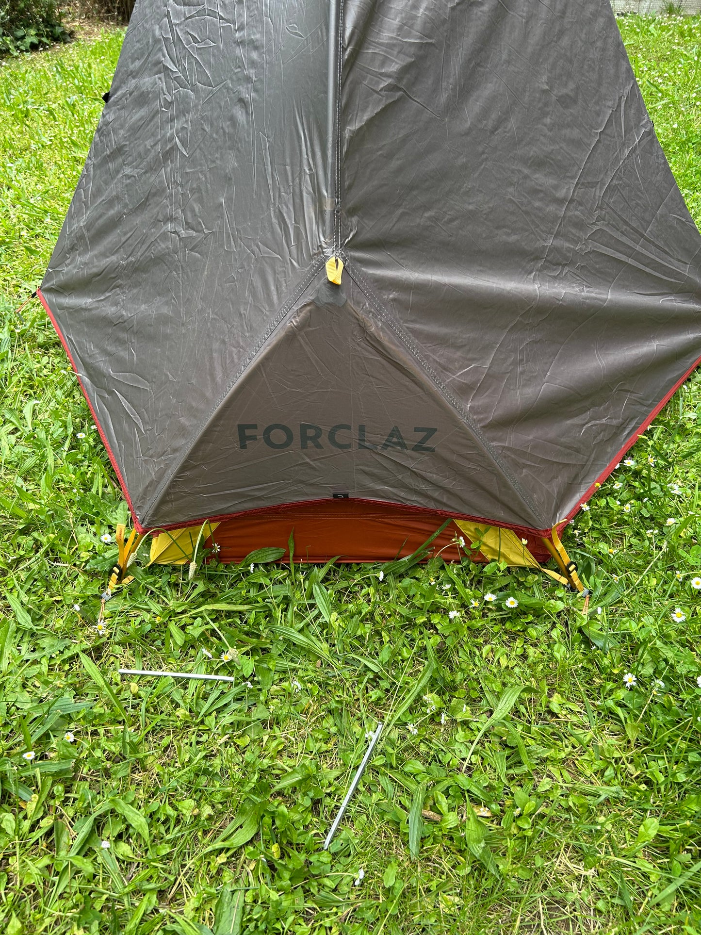 Location toile de tente de bivouac forclaz MT900 1 personne. 1300 grammes. ( 20 euros / week-end ).
