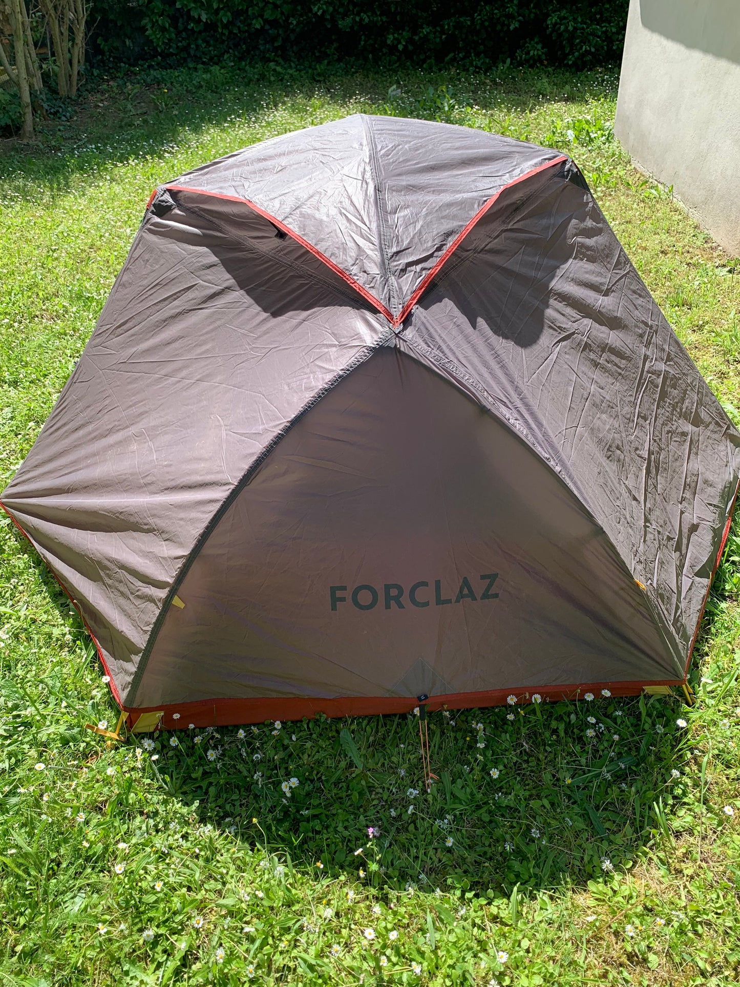 Location toile de tente de bivouac forclaz MT900 2 places. 1950 grammes. ( 25 euros / week-end ).