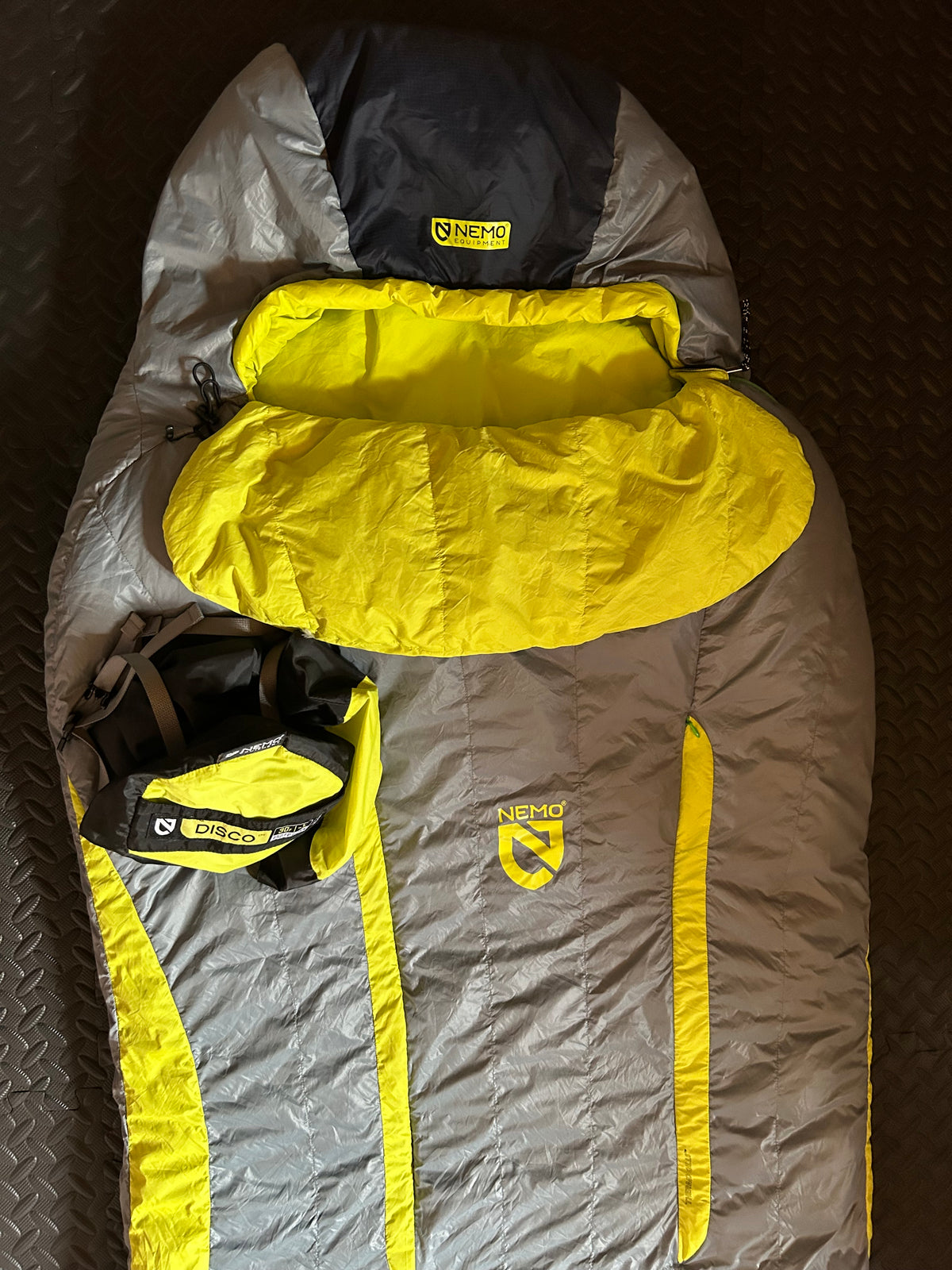 Location sac de couchage Nemo disco 30. 15 euros/ week-end