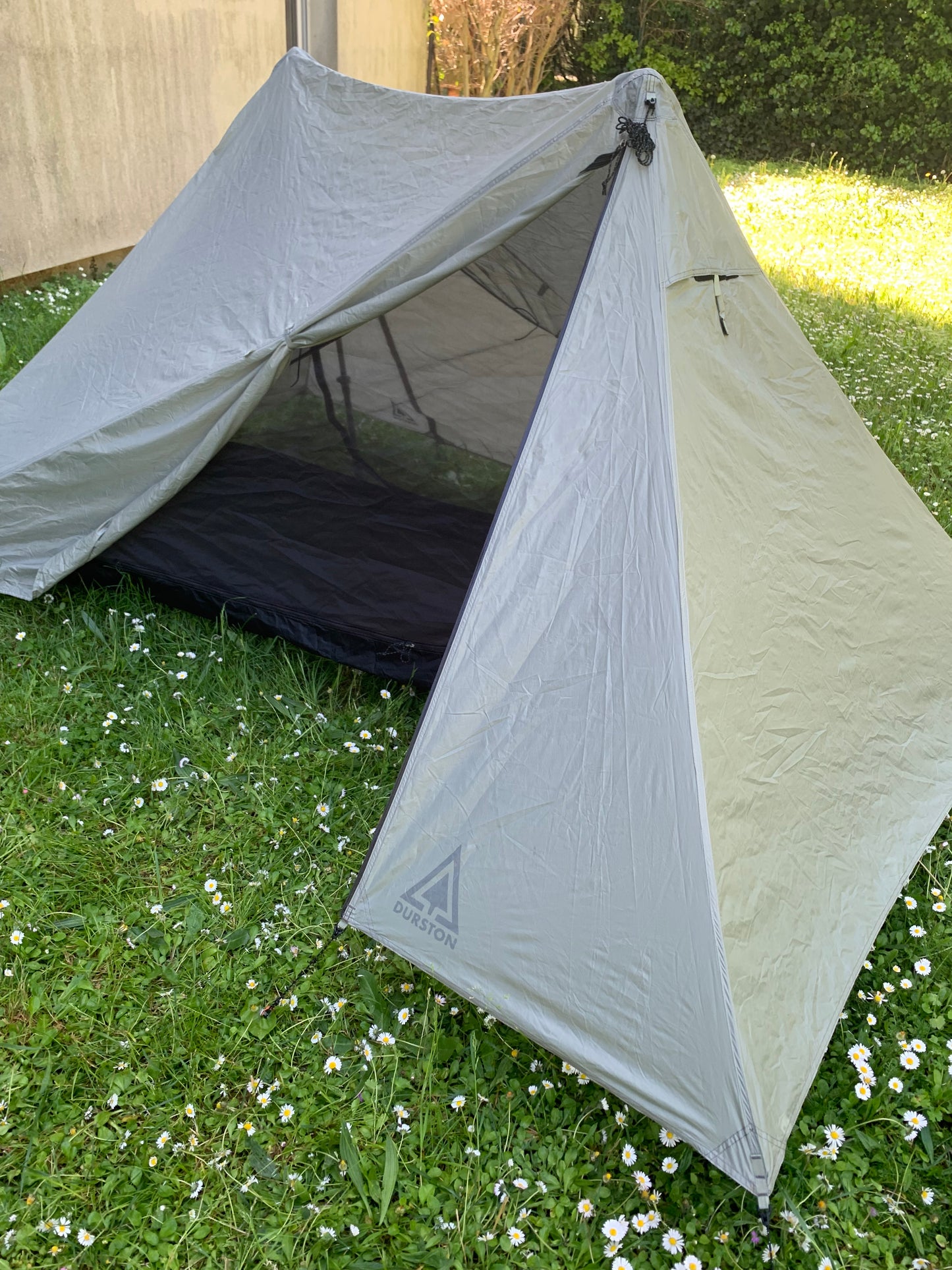 Location toile de tente de bivouac  ultralight X-MID 1 personne. 795 grammes. ( 40 euros / week-end ).