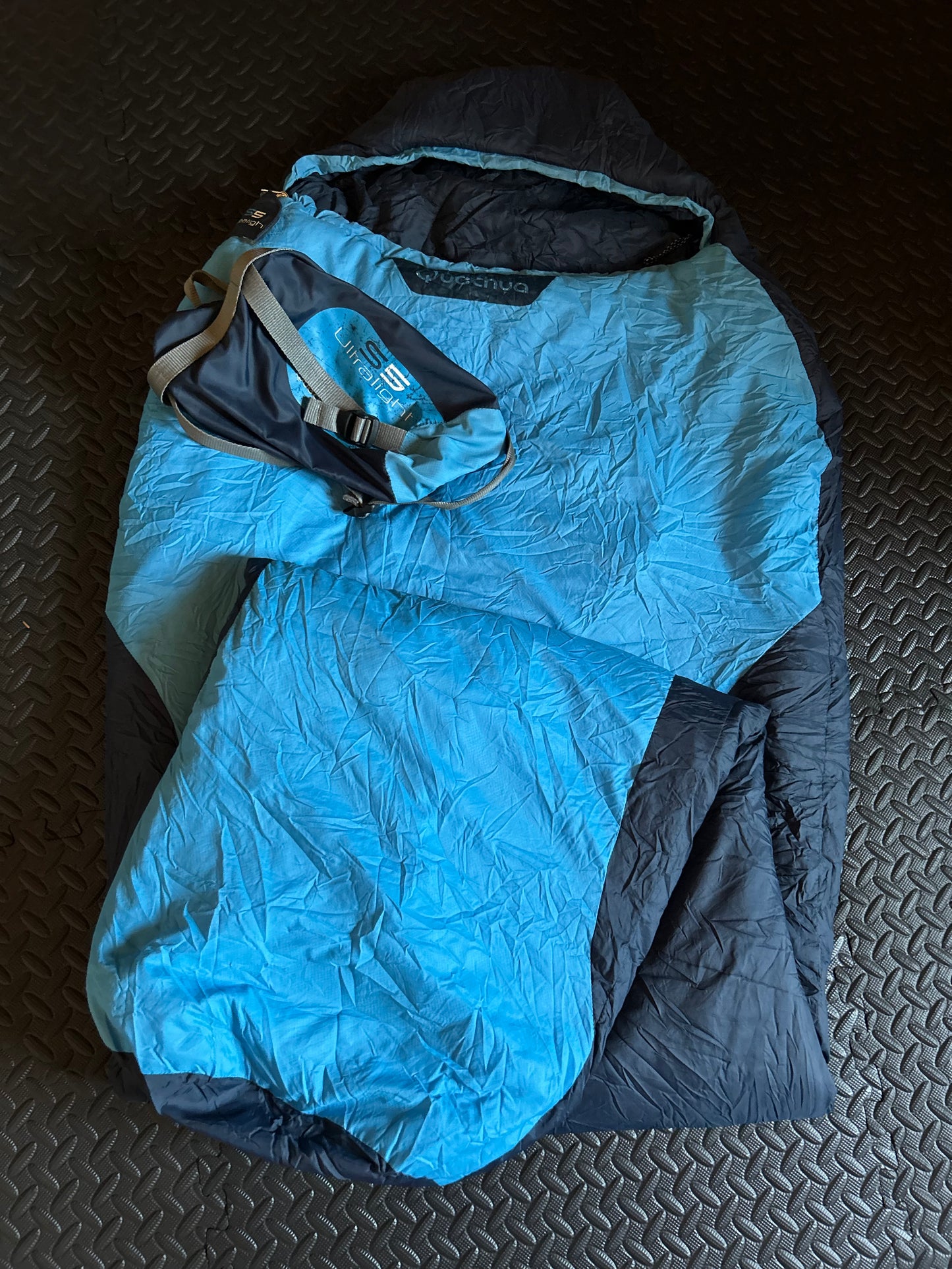 Sac de couchage quechua d’occasion 5 degrés ultralight. Taille L