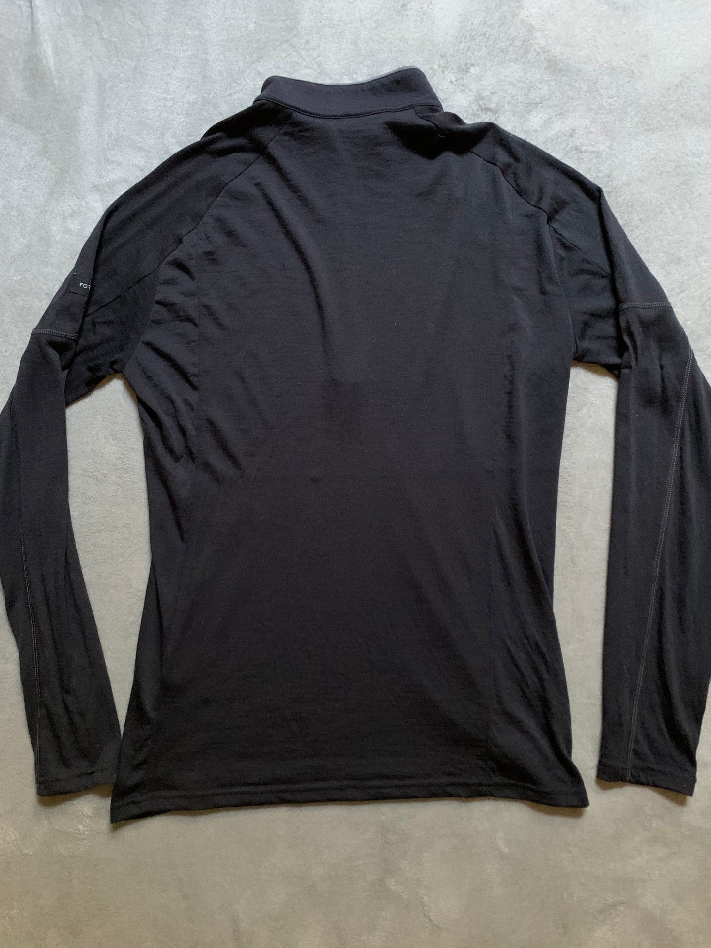 Haut à manches longues forclaz d’occasion en laine de merino pour femmes.Taille L.