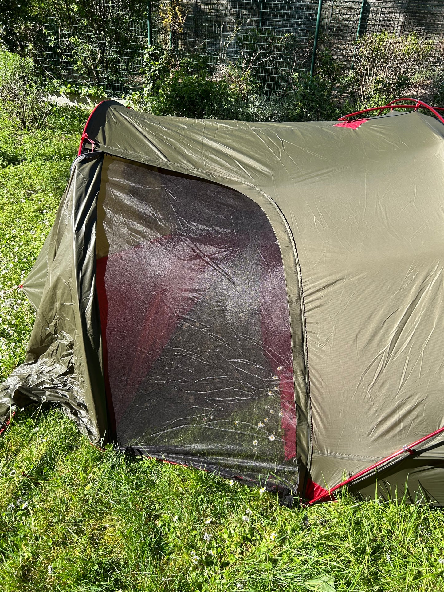 Location tente MSR HUBBA Tour 1 personne . Tarifs: 30 euros / week-end et 50 euros la semaine.