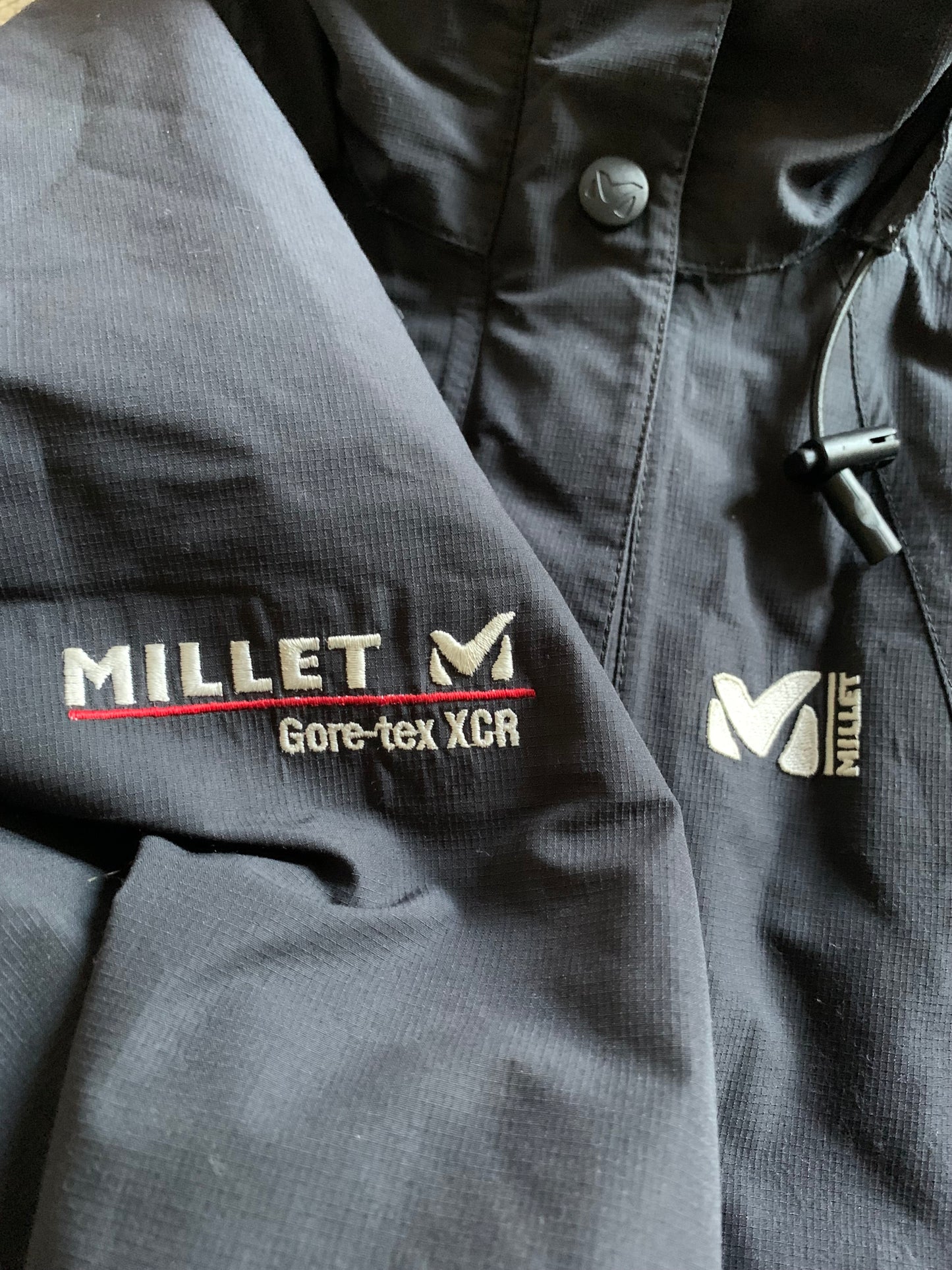 Blouson millet d’occasion en gore tex pour femmes. Taille S.