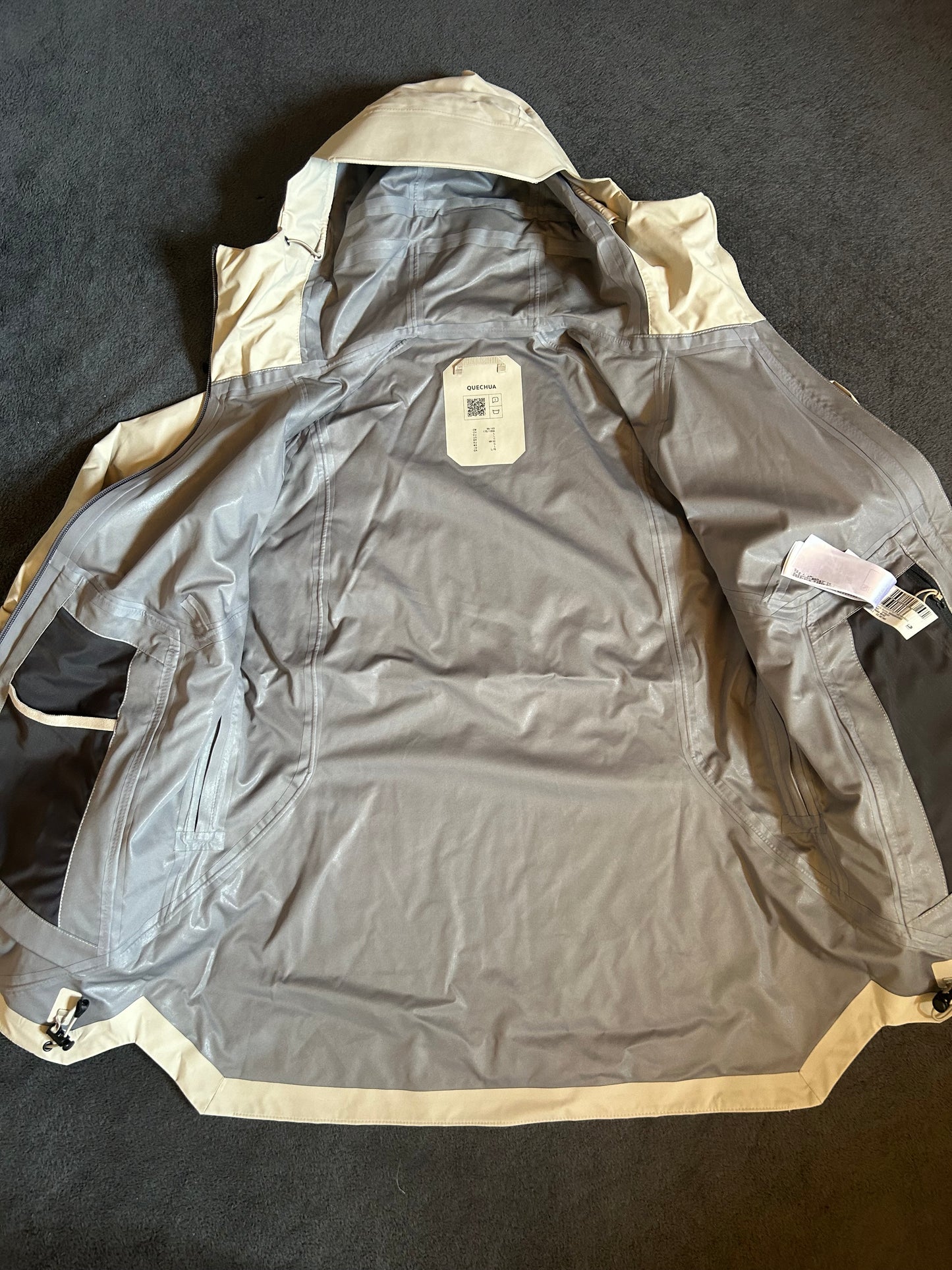 Veste imperméable quechua MH500 d’occasion pour femmes. Taille L.