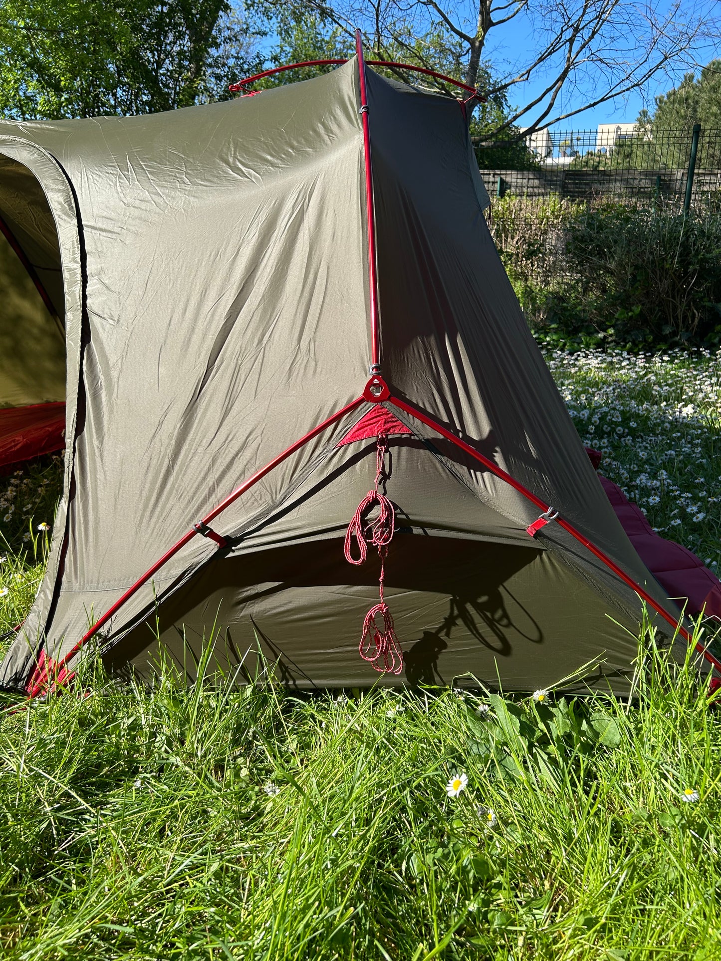 Location tente MSR HUBBA Tour 1 personne . Tarifs: 30 euros / week-end et 50 euros la semaine.