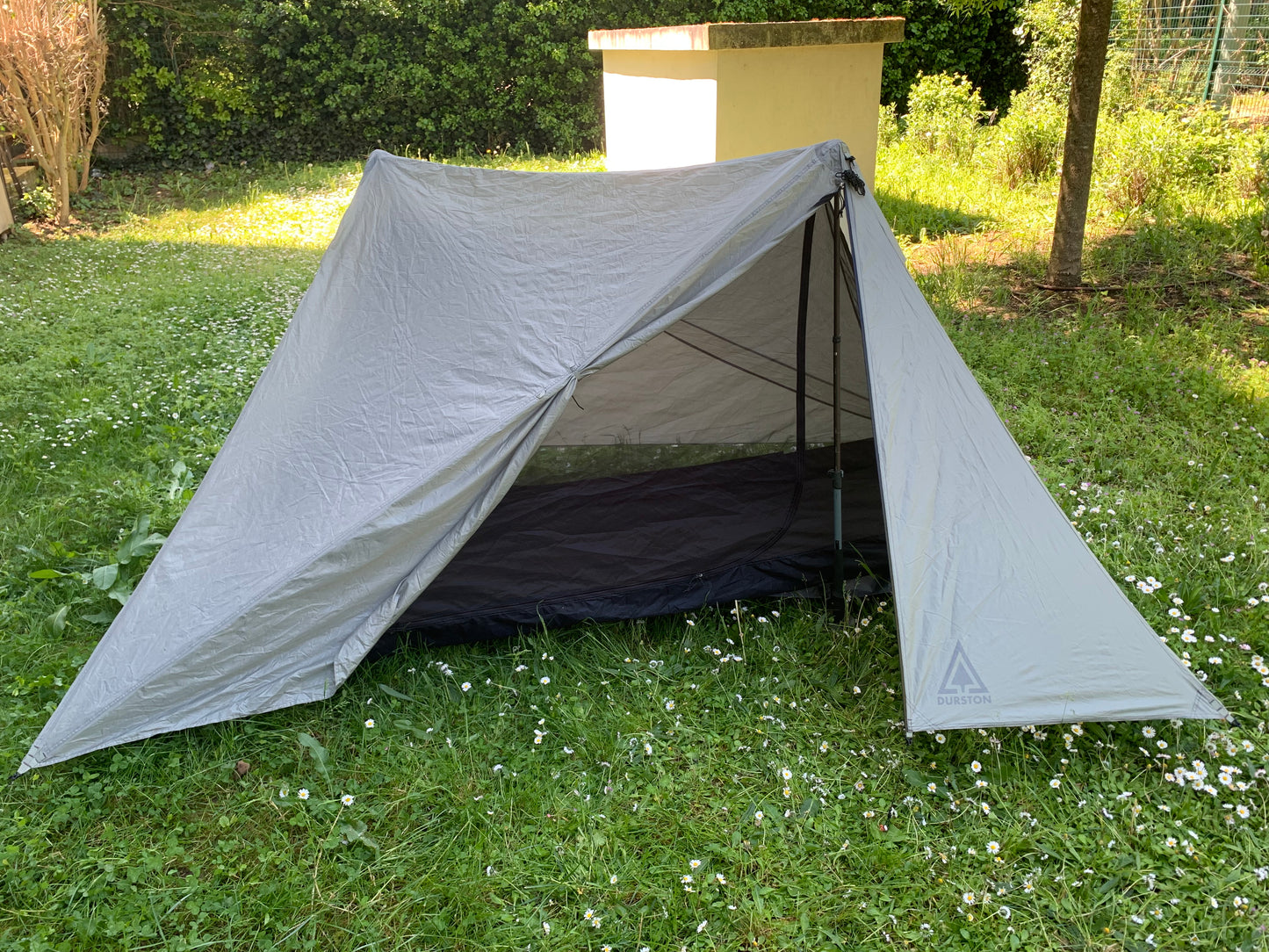 Location toile de tente de bivouac  ultralight X-MID 1 personne. 795 grammes. ( 40 euros / week-end ).