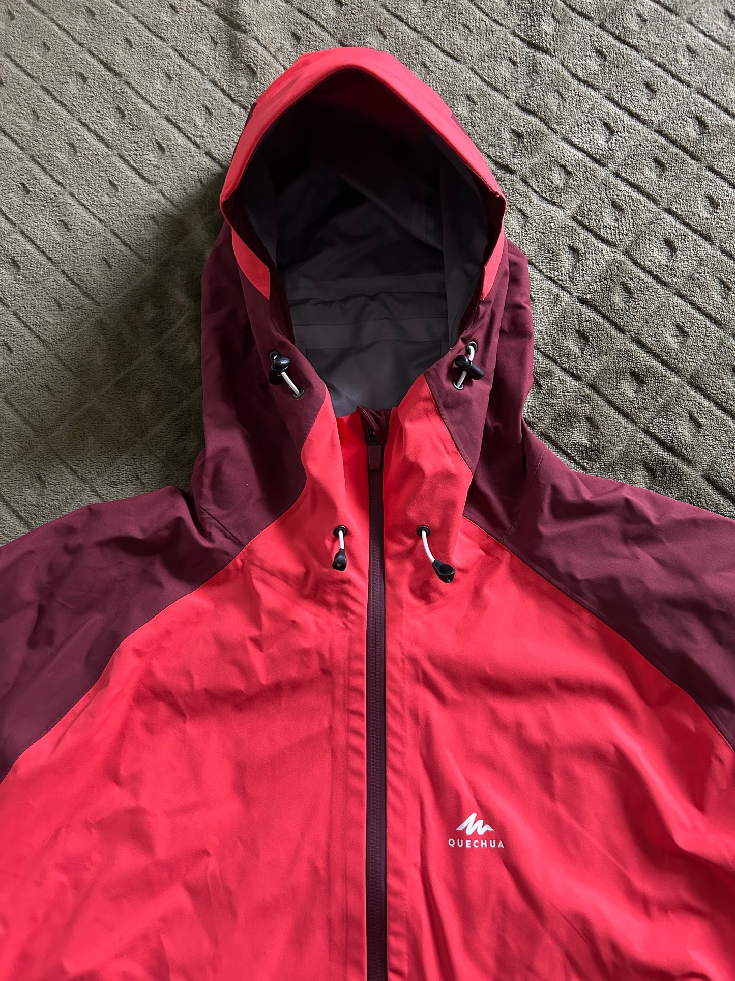 Veste imperméable quechua MH500 d’occasion pour femme. Taille 2XL.