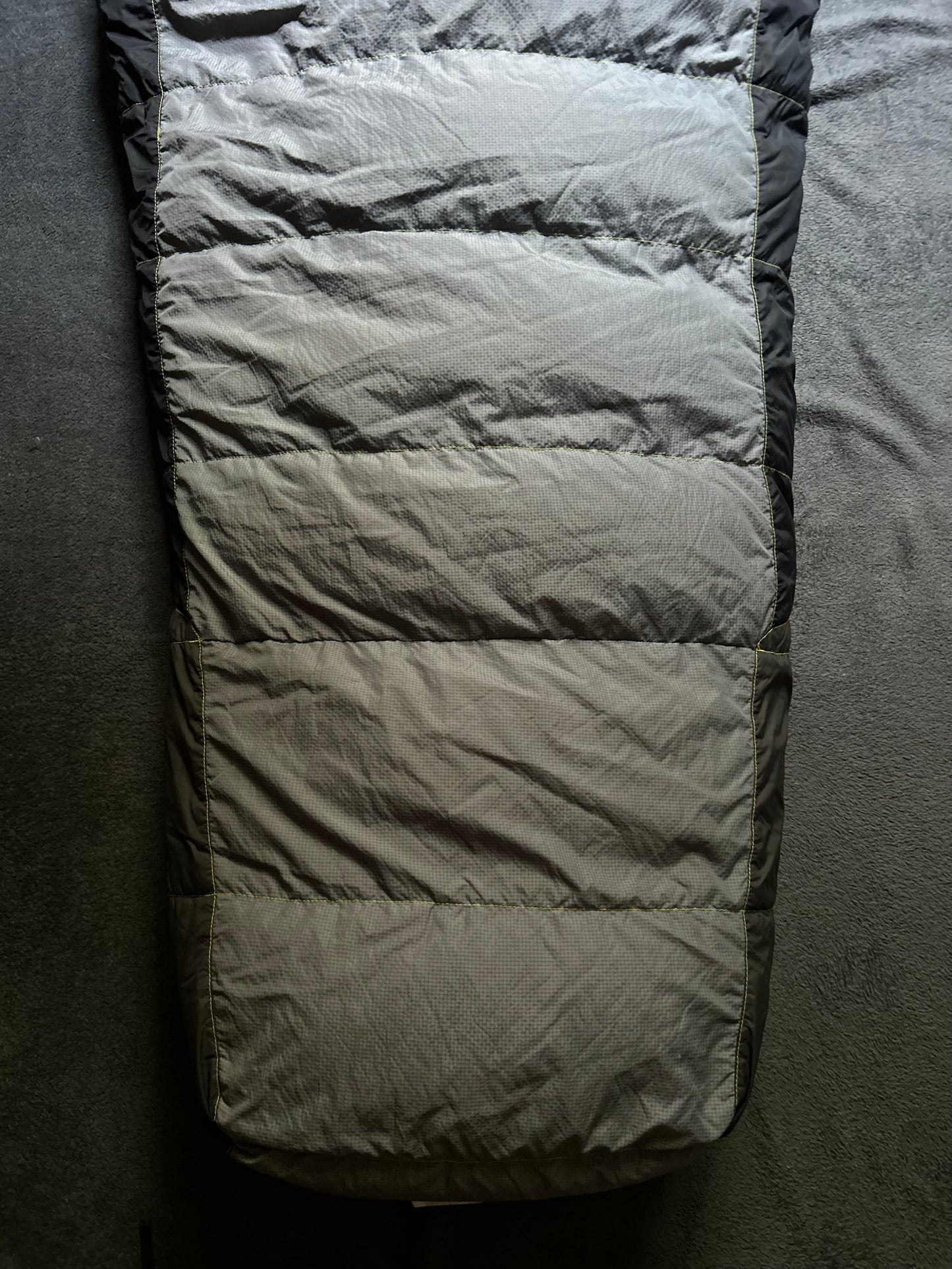 Sac de couchage the North face en plumes d’occasion. Taille M