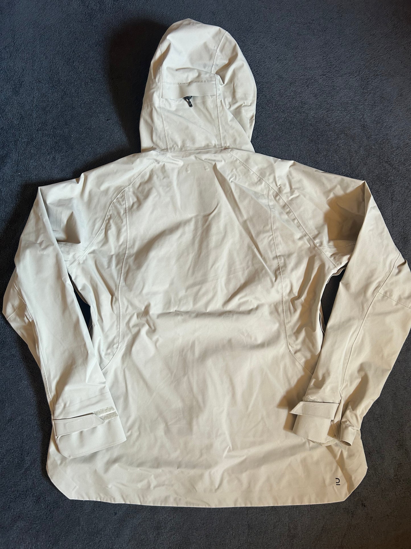 Veste imperméable quechua MH500 d’occasion pour femmes. Taille L.