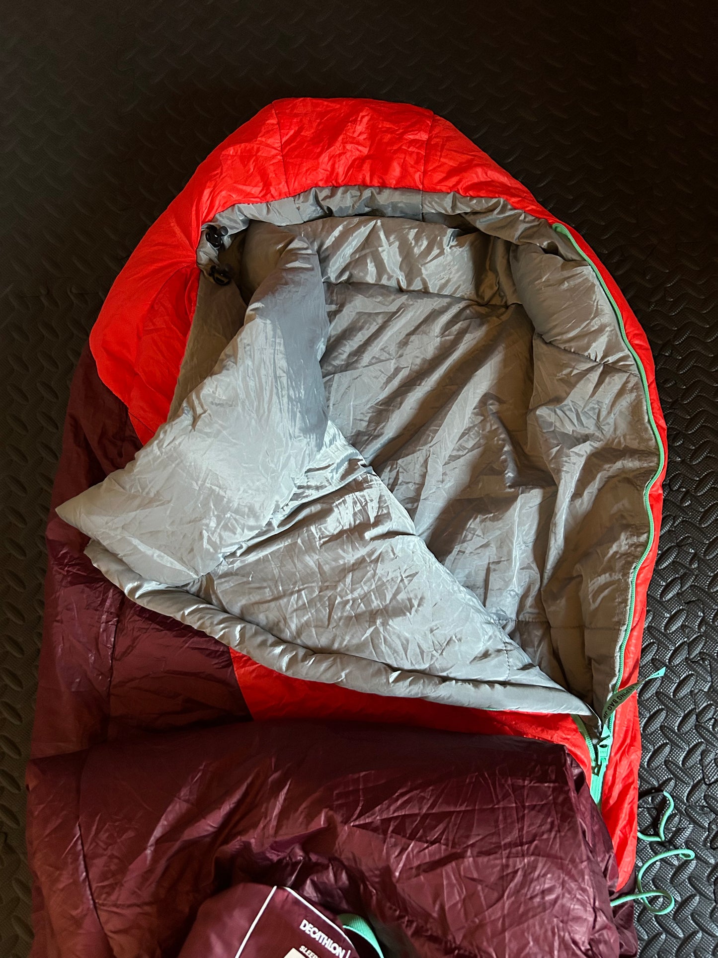 Sac de couchage quechua 0 degrés d’occasion. Taille S 160 cm.